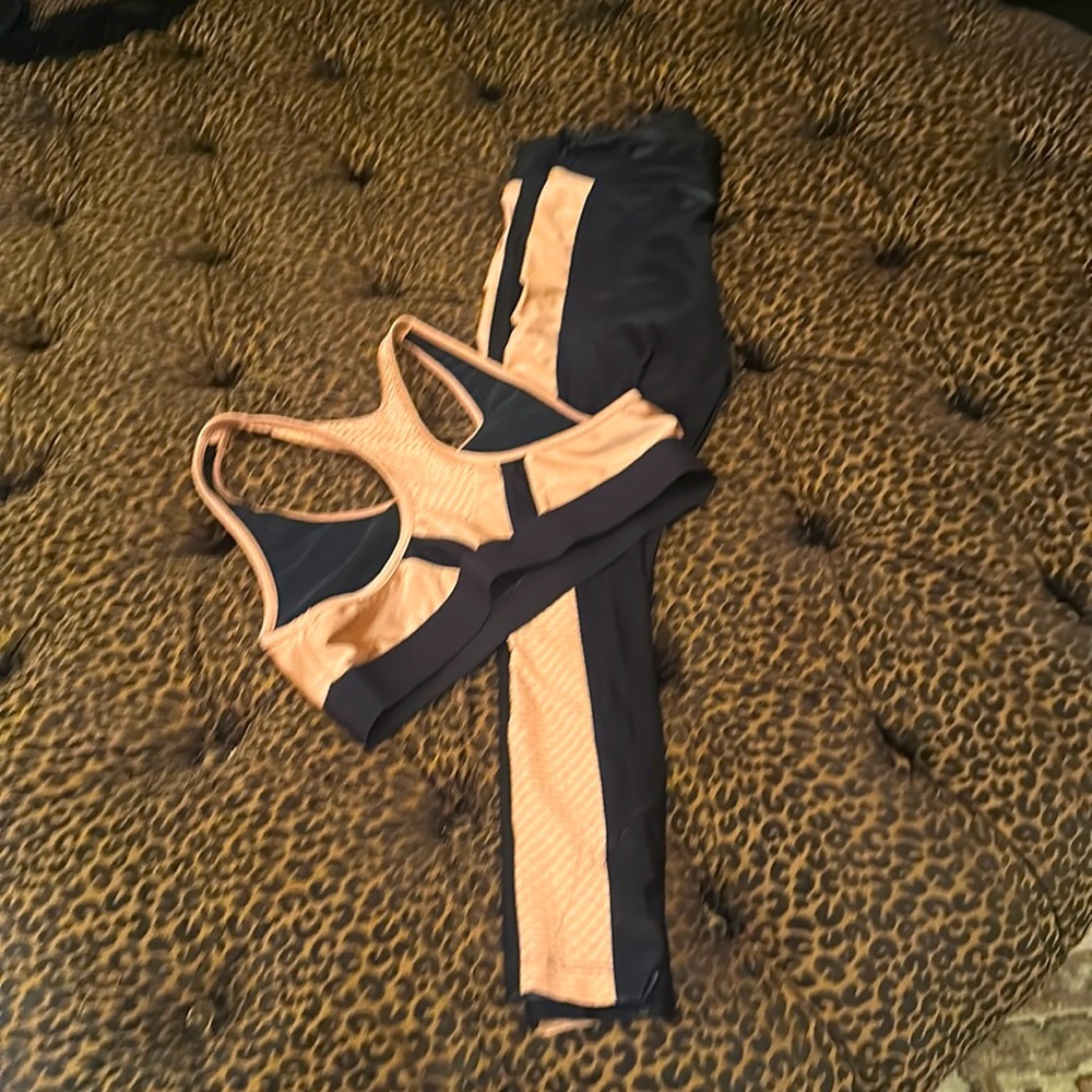 Koral Coral & Black Leggings Medium & Spotsbra L Set